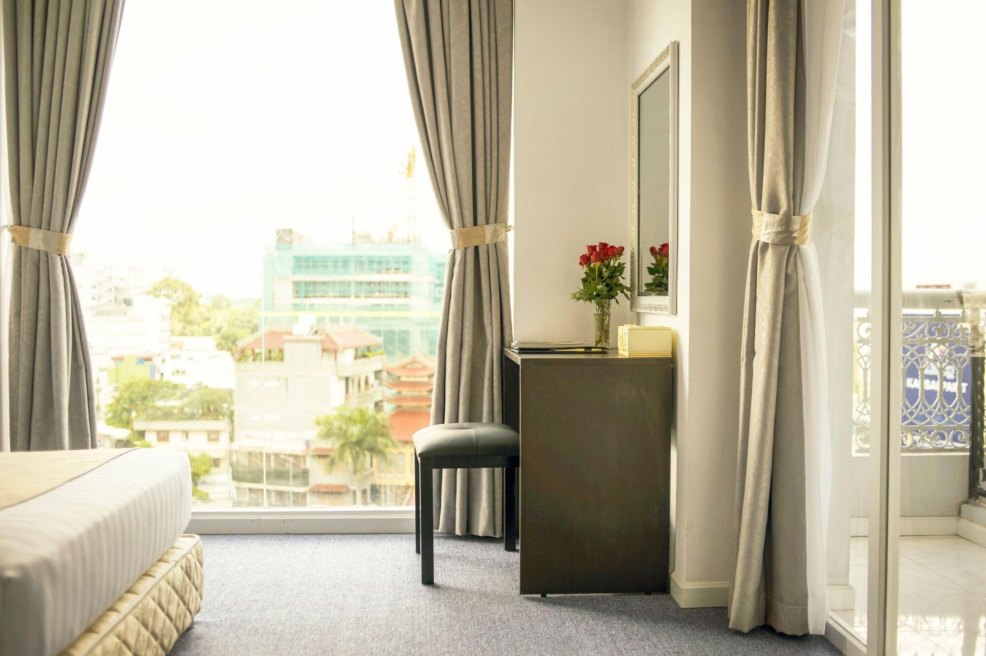 Golden Crown Hotel Хошимин Экстерьер фото