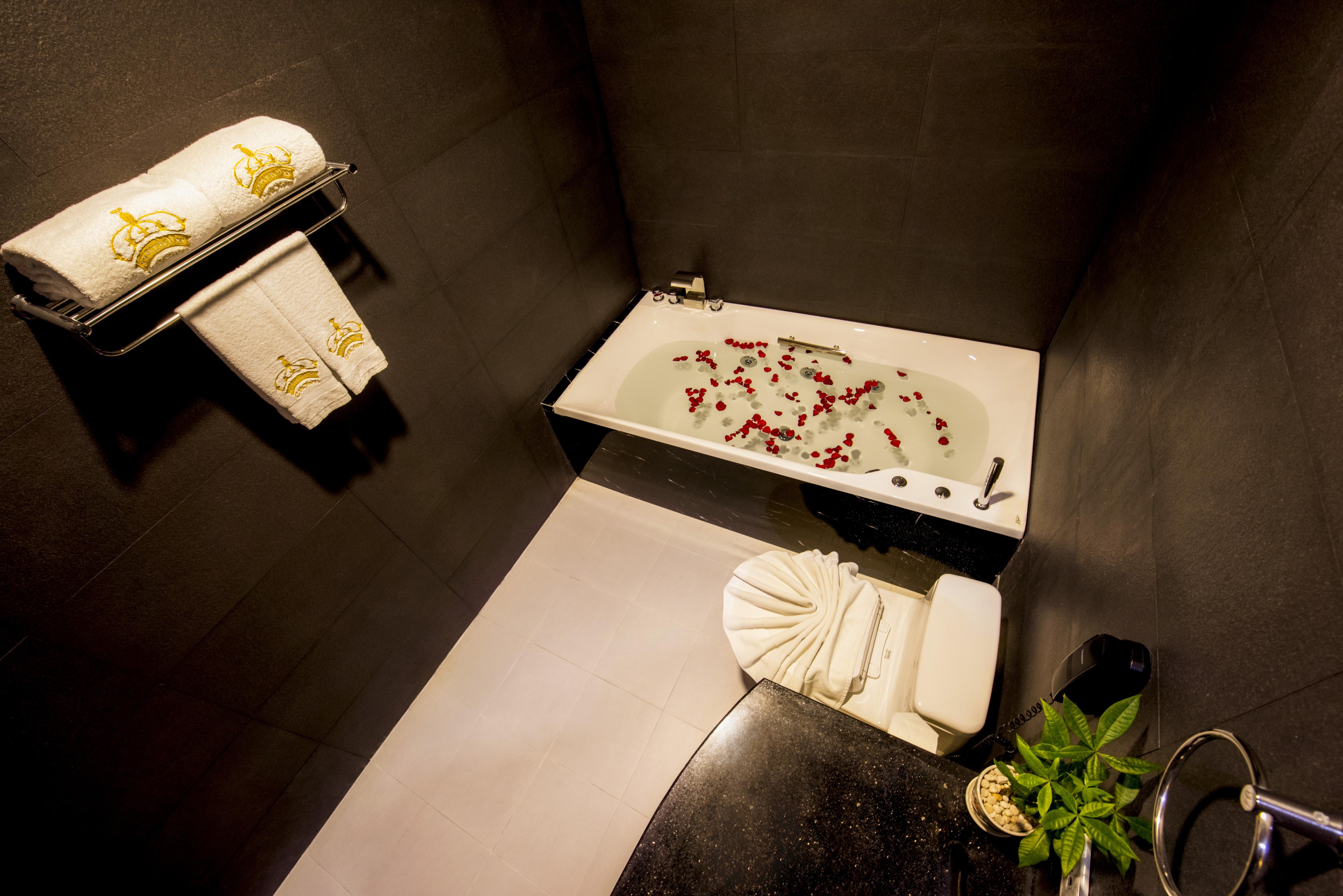 Golden Crown Hotel Хошимин Экстерьер фото