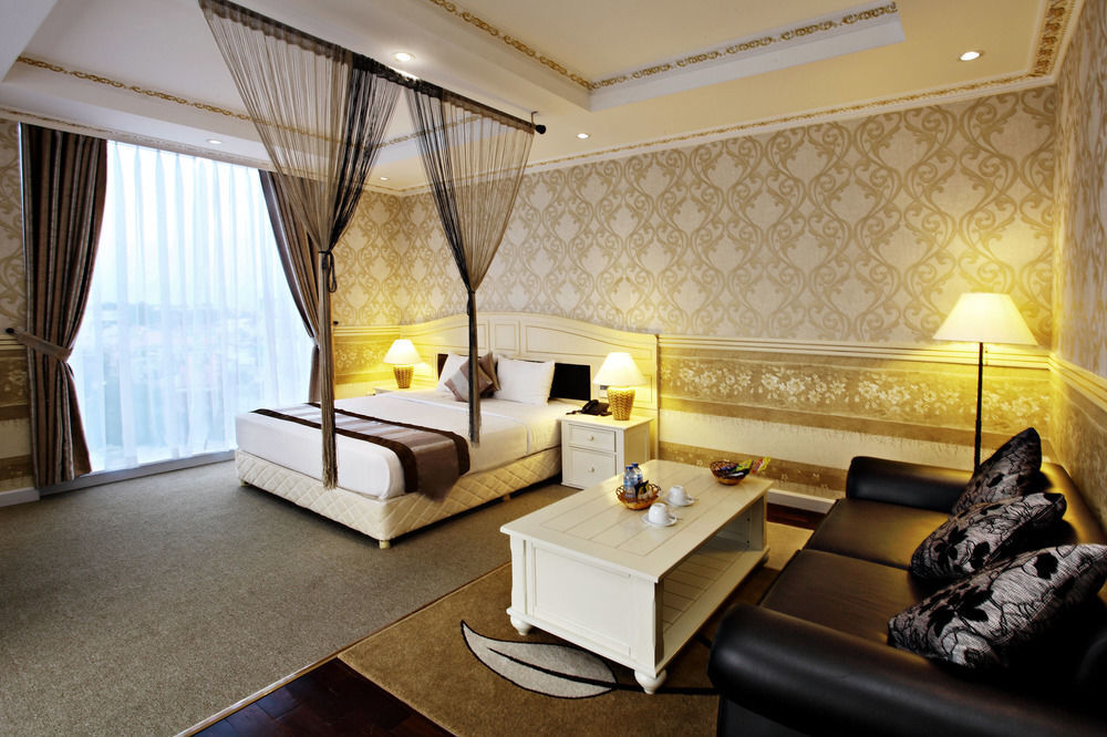 Golden Crown Hotel Хошимин Экстерьер фото